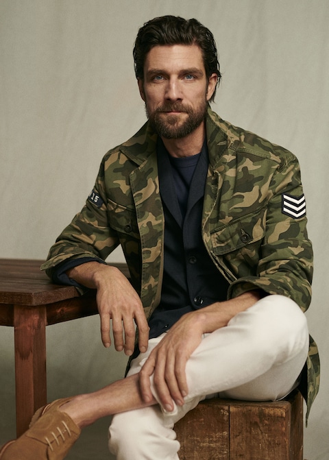 tendencias hombre 2018: chaqueta de camuflaje