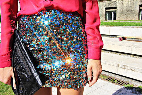 Gorgeous-street-style-tips-for-wearing-sequins.with-multi-colored-sequin-skirt